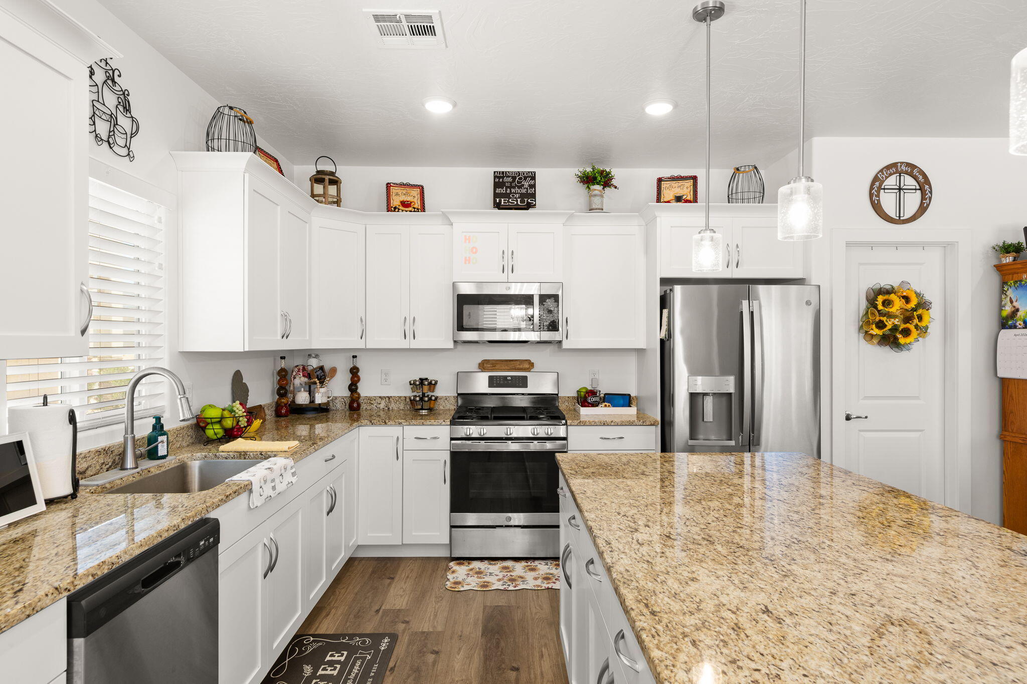 WHITE TRAILS - Residential