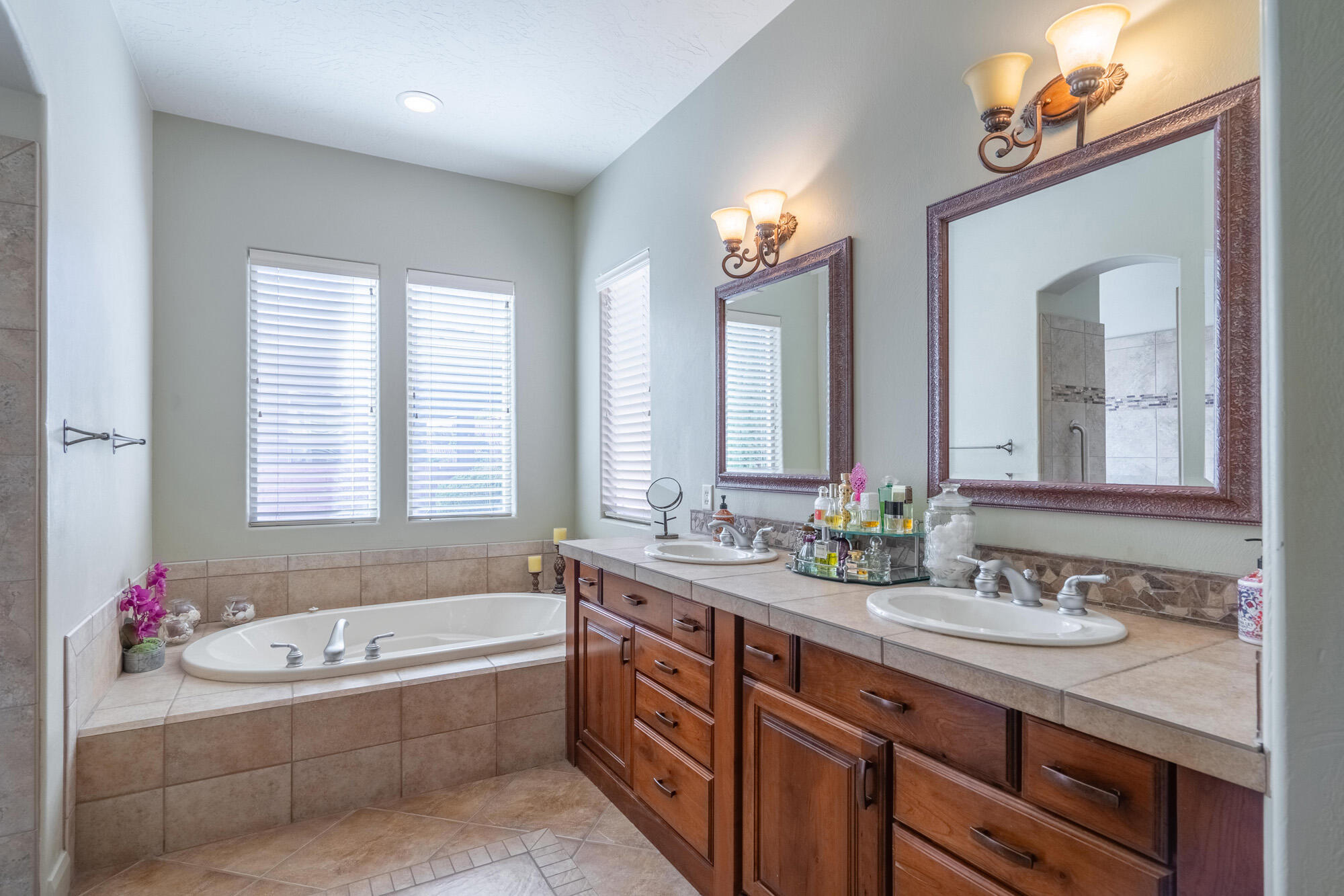 SHADOW BLUFF - Residential