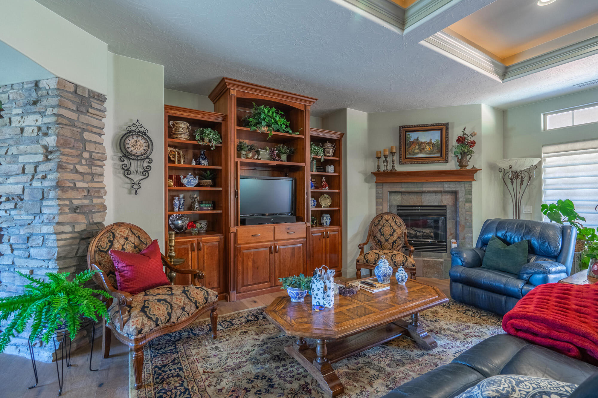 SHADOW BLUFF - Residential