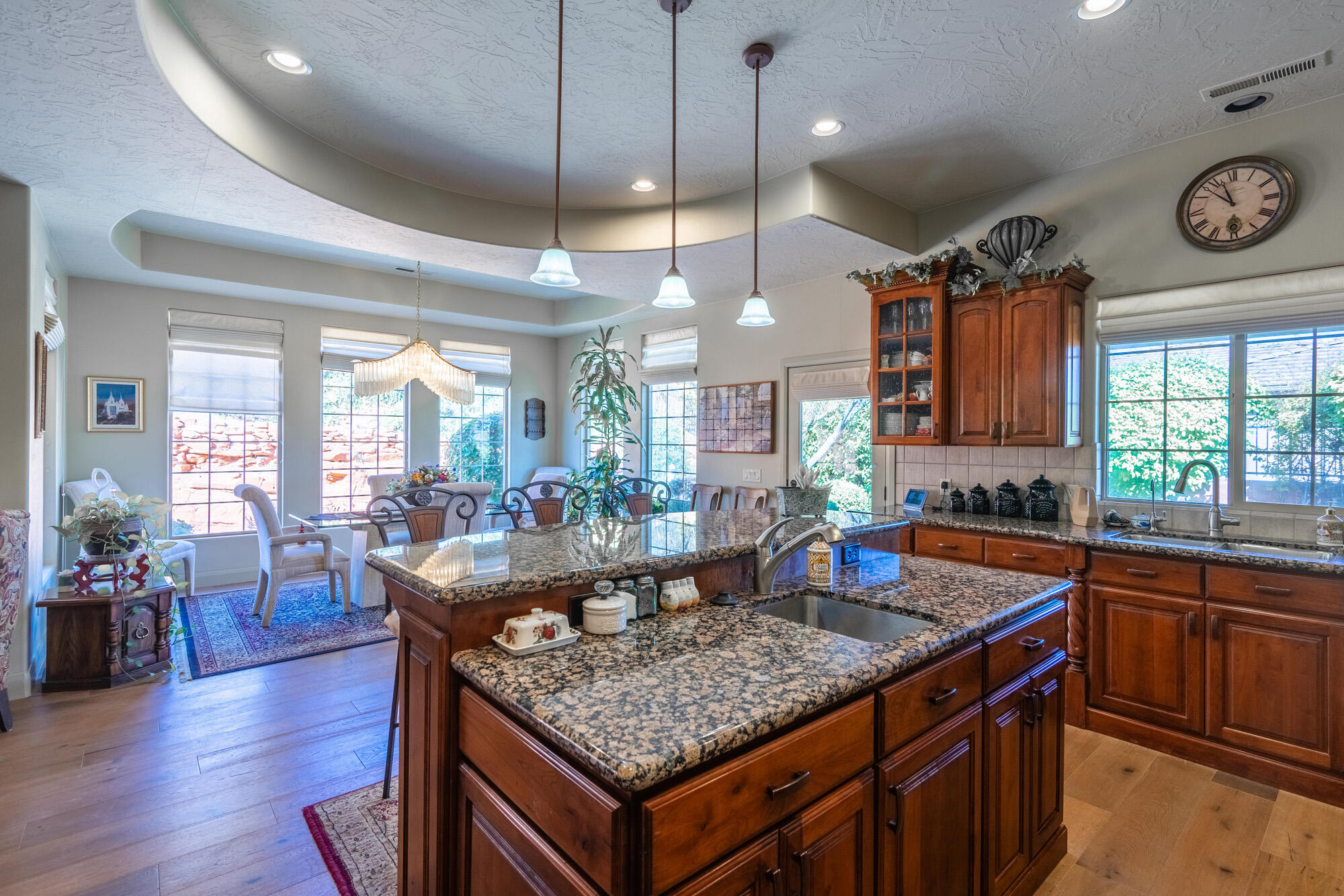 SHADOW BLUFF - Residential