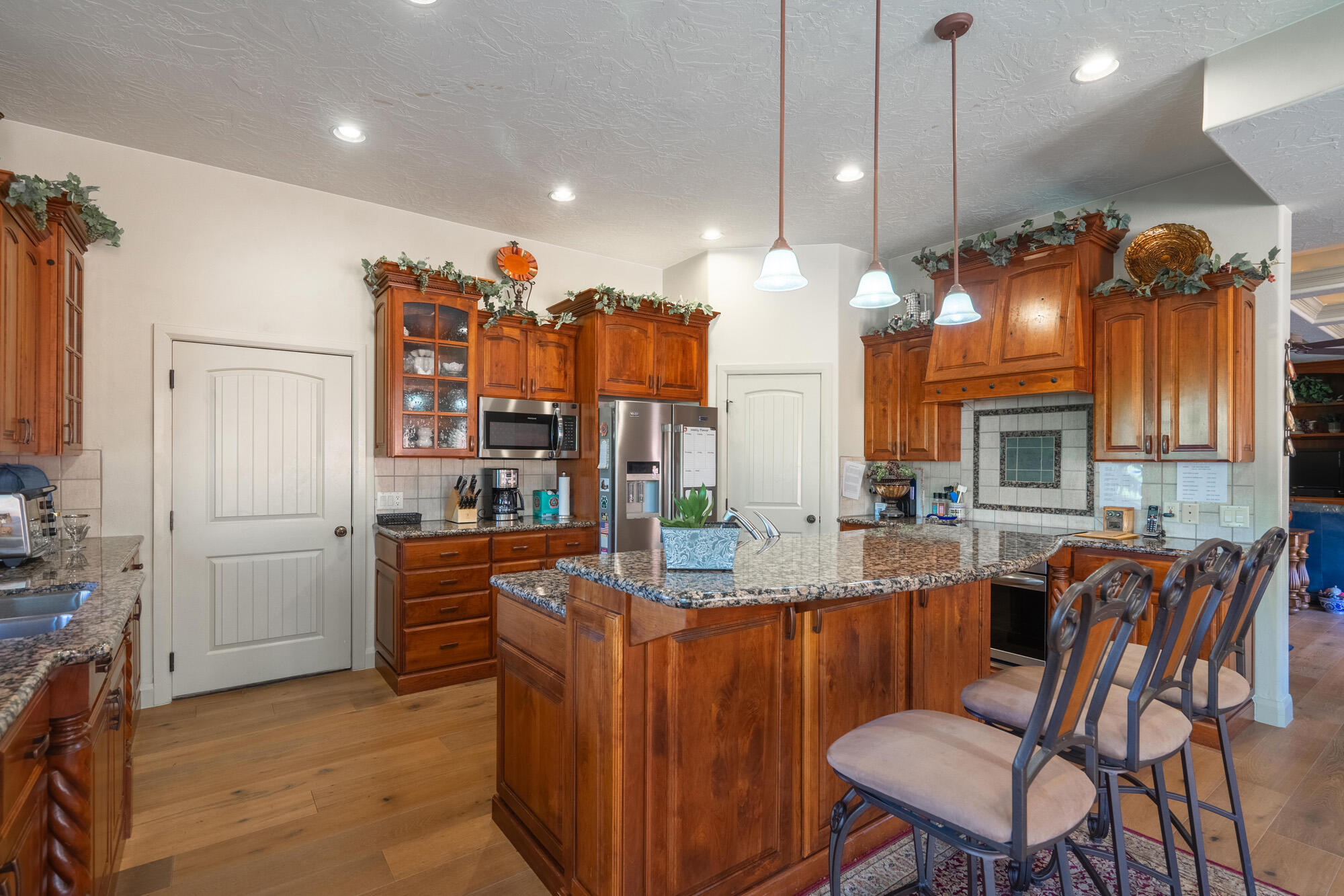 SHADOW BLUFF - Residential