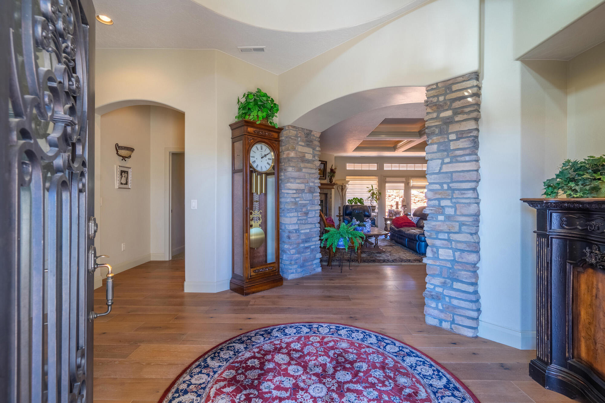 SHADOW BLUFF - Residential