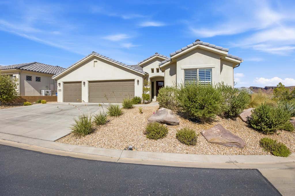Photo of 4206 S Painted Finch DR, Saint George, UT 84790 (MLS # 26-275370)