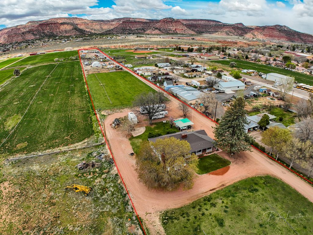 Photo of 818 S Hwy 89a, Kanab, UT 84741 (MLS # 26-271798)