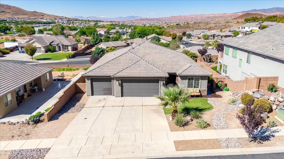 IVY WOOD - Residential