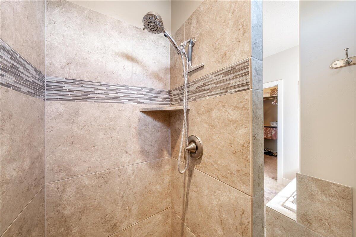 IVY WOOD - Residential