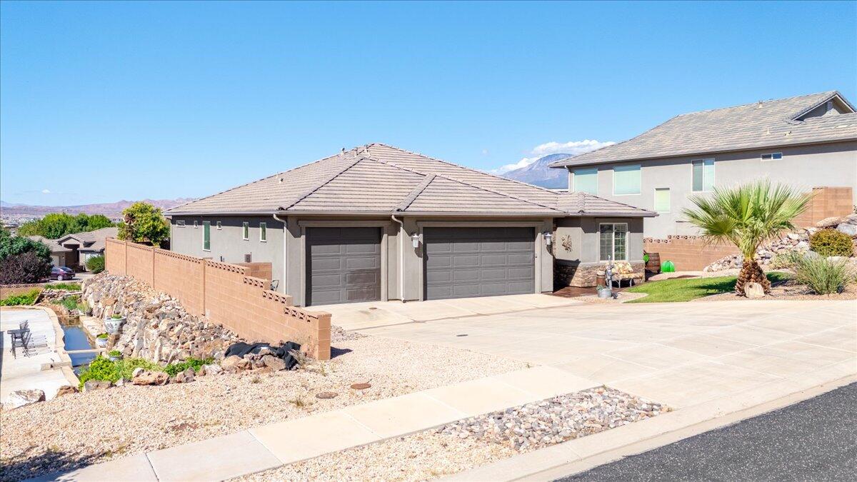 IVY WOOD - Residential