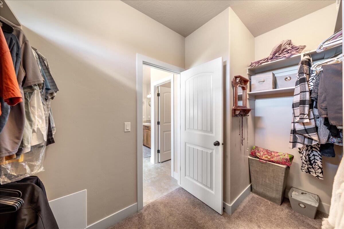 IVY WOOD - Residential