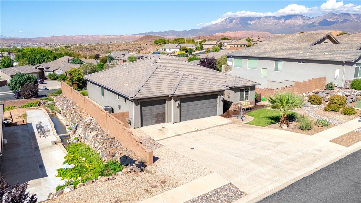 IVY WOOD - Residential