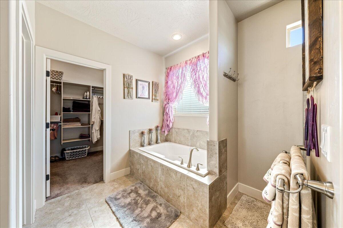 IVY WOOD - Residential