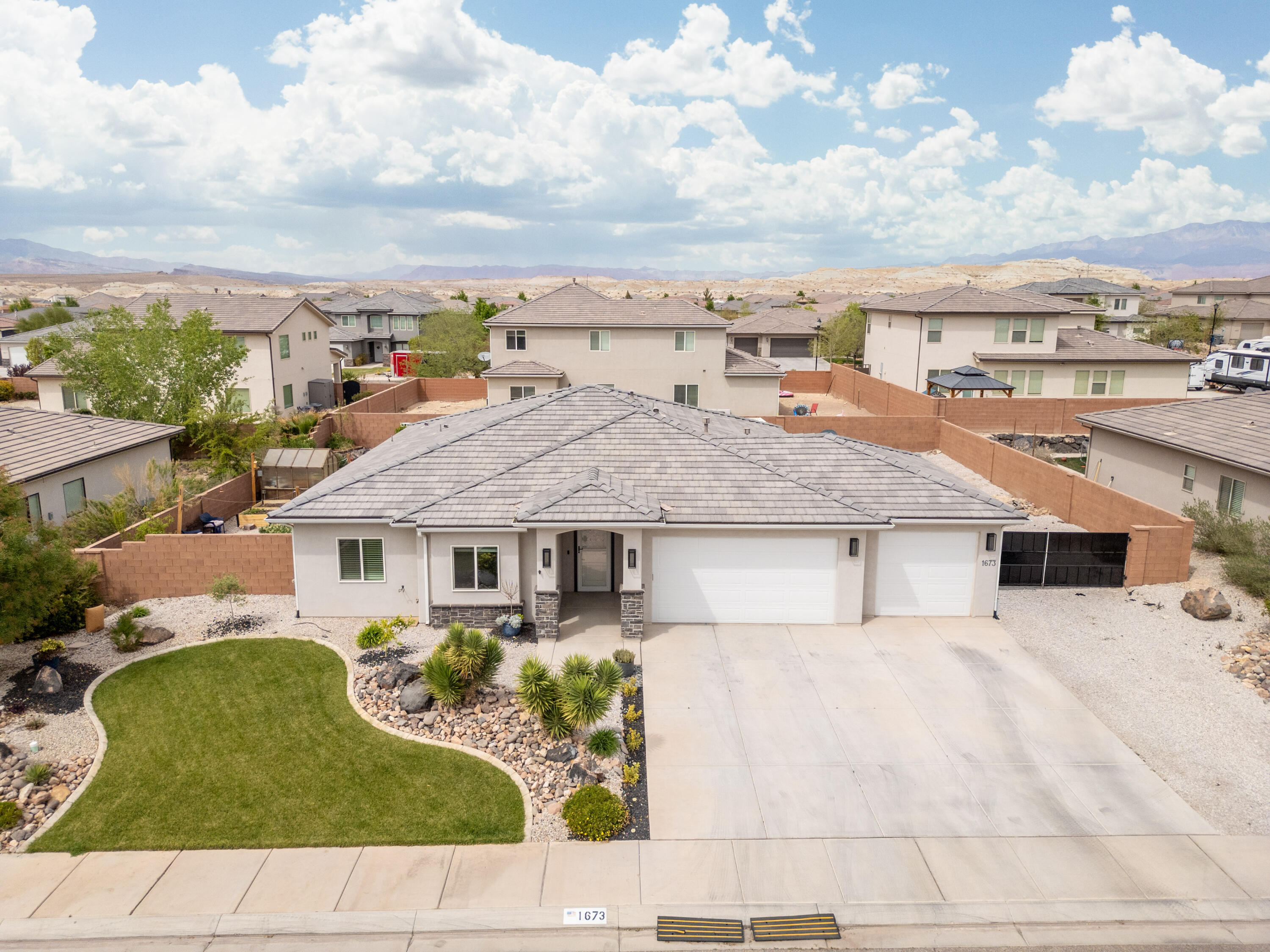 SAGE CANYON - Residential