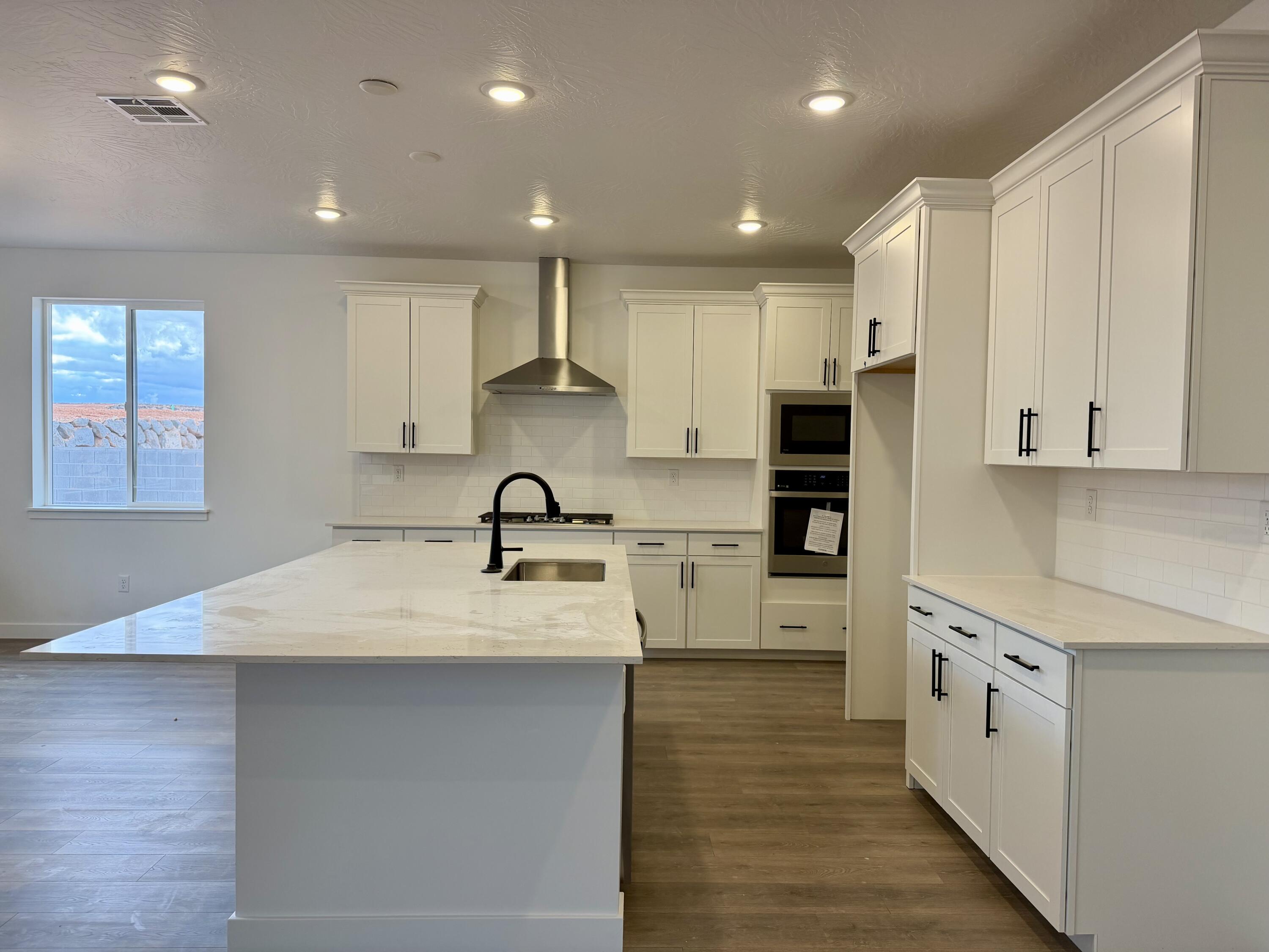 RED SLATE ESTATES - Residential