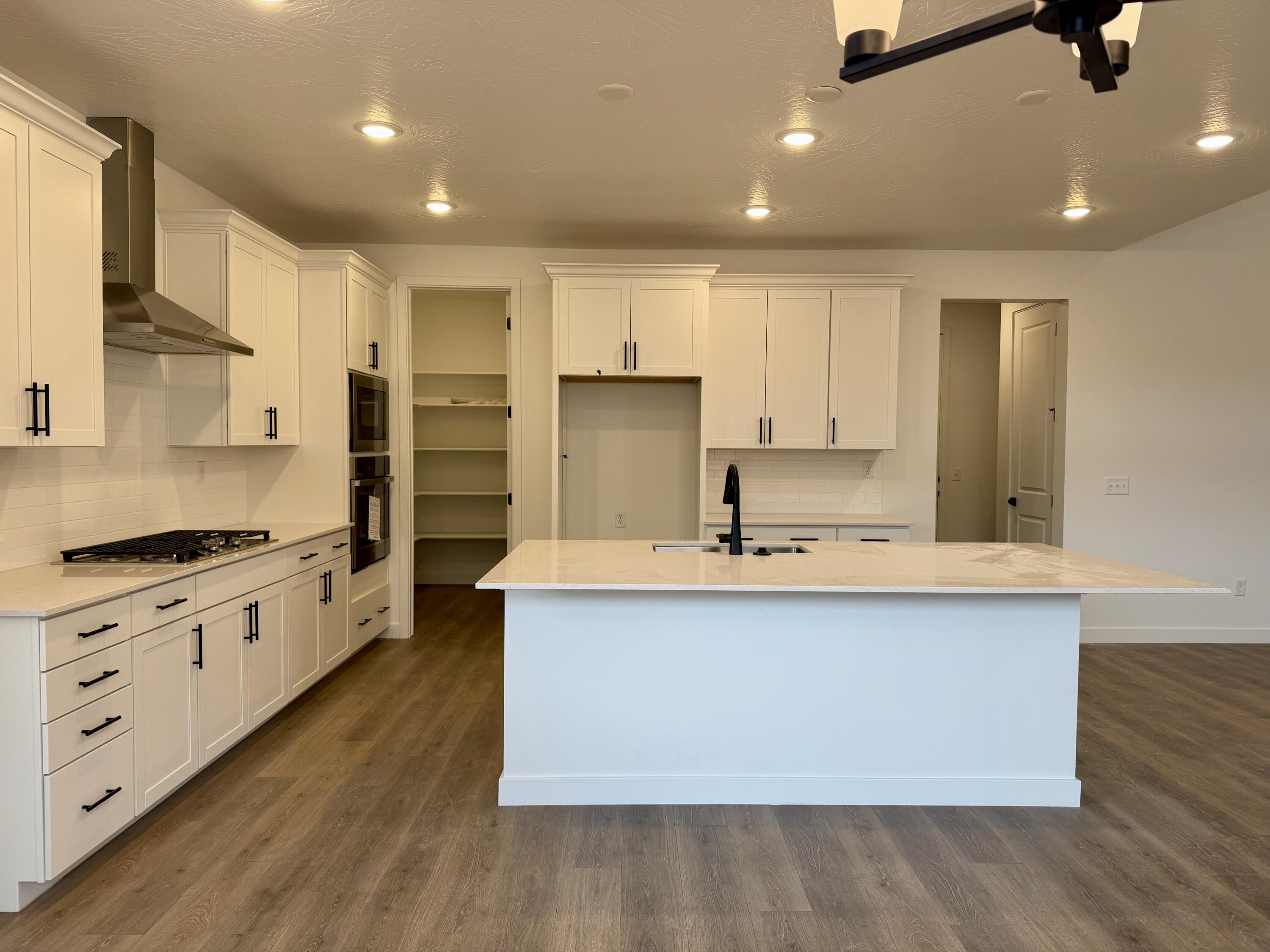 RED SLATE ESTATES - Residential