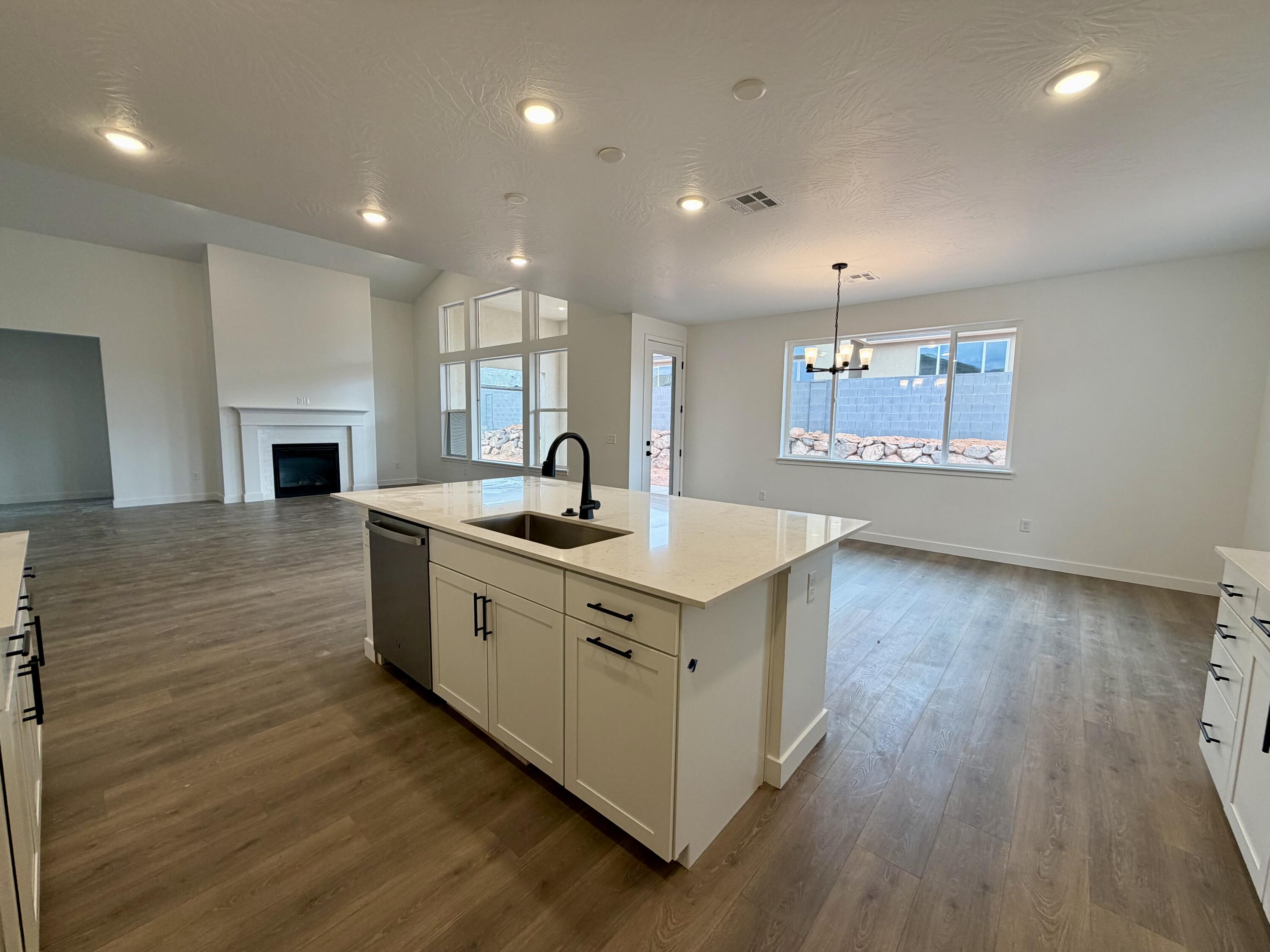 RED SLATE ESTATES - Residential