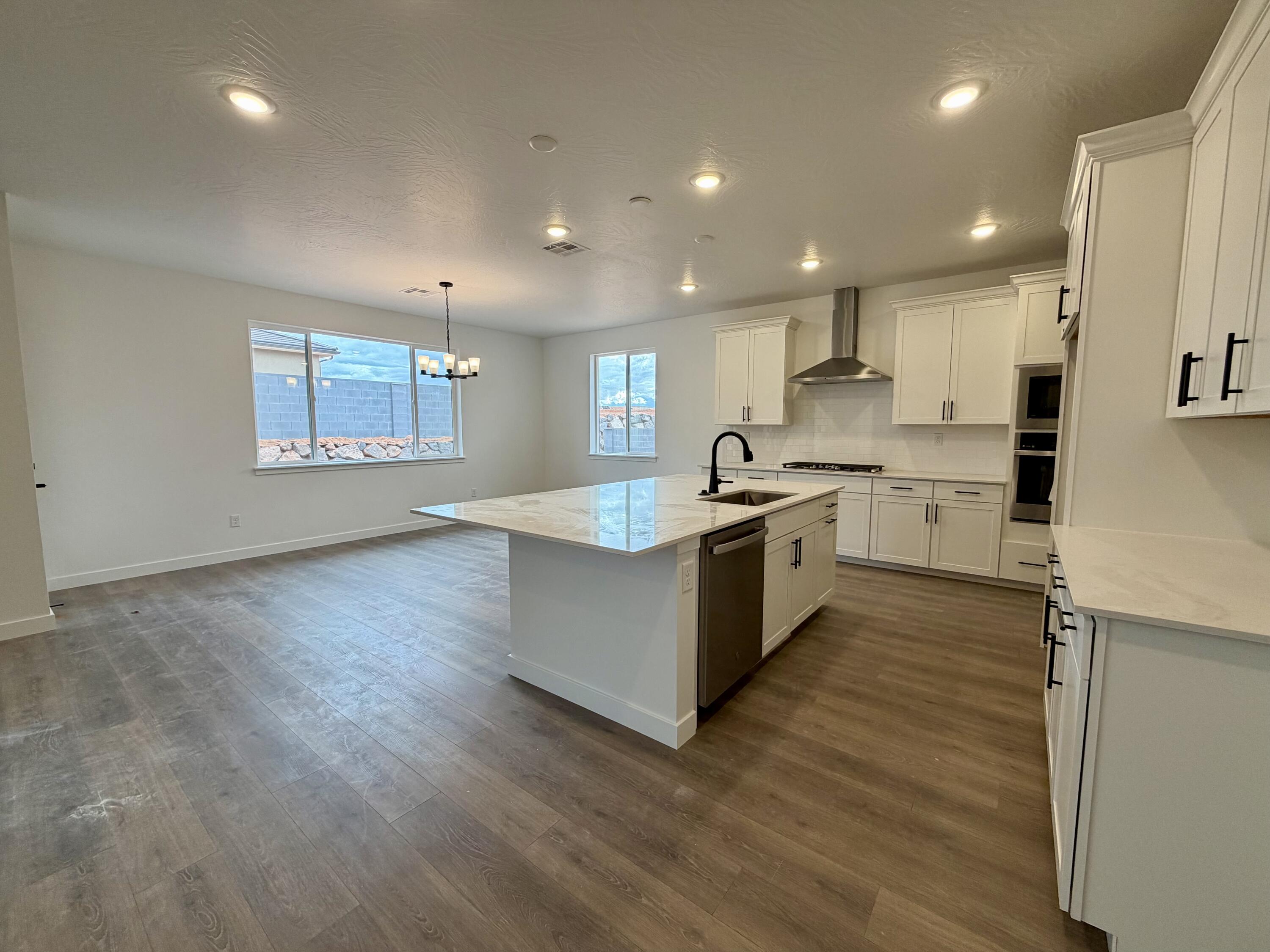 RED SLATE ESTATES - Residential