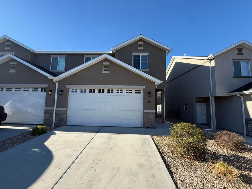 Beautiful townhome located in the desirable Stone Gate subdivision. Functional floor plan with lots of natural light & kitchen, living & dining area all on the main floor! Great location just 5 minutes away from downtown Cedar City. Property comes with refrigerator, washer & dryer. Attached 2 car garage. Private backyard fully fenced off with a concrete slab back porch. Schedule a showing to see this townhome for yourself today!