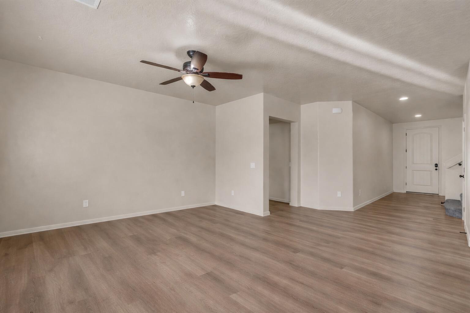 DESERTS EDGE - Residential