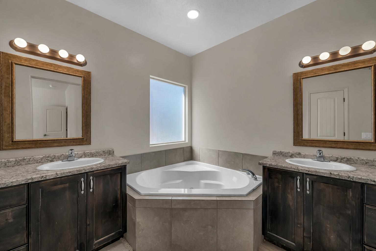 DESERTS EDGE - Residential