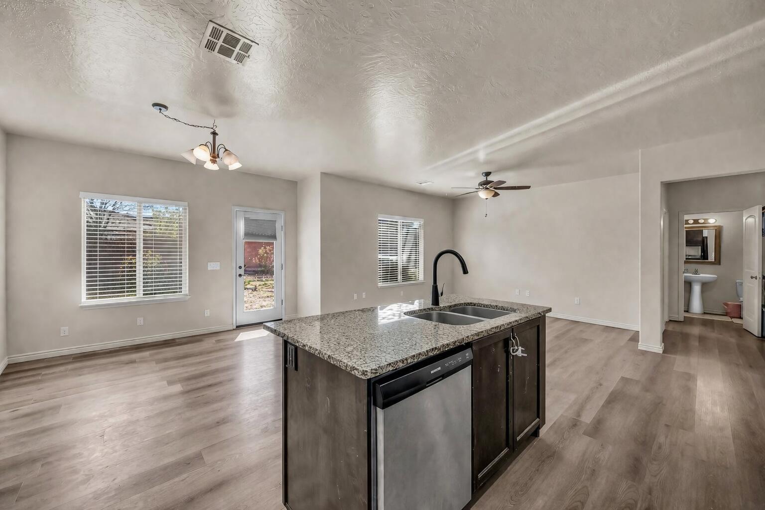 DESERTS EDGE - Residential