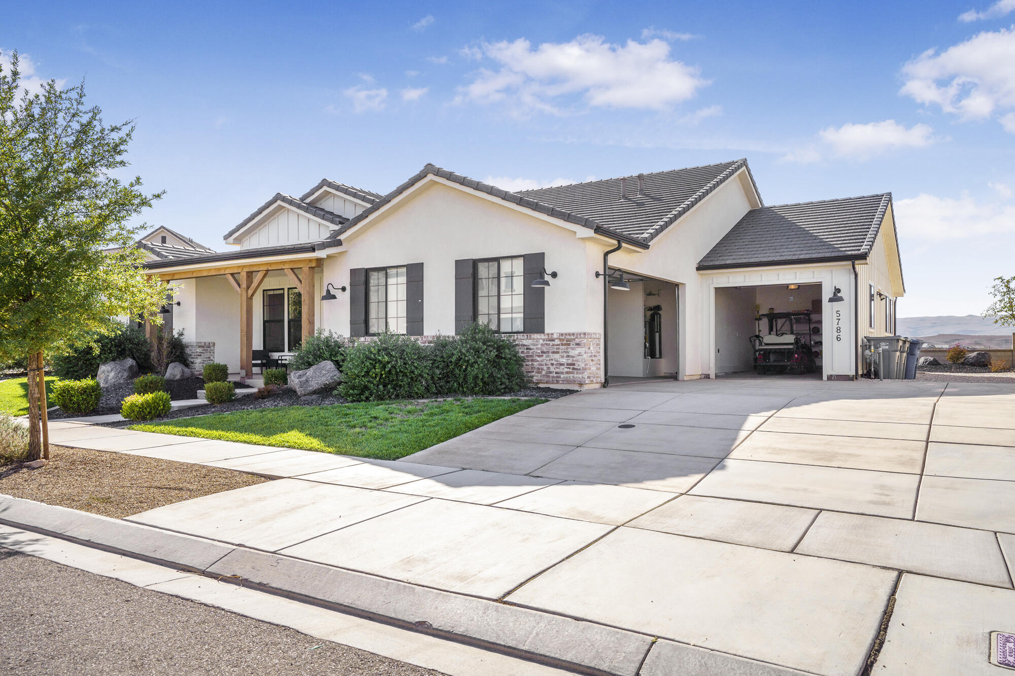 AUBURN HILLS - Residential