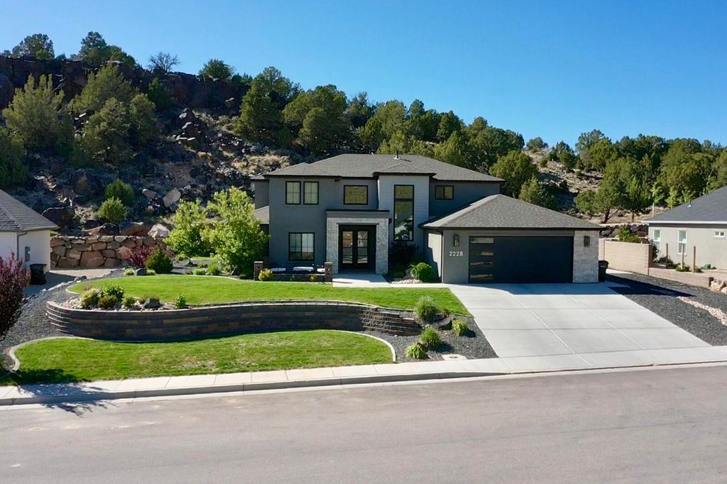 Photo of 2228 S Canyon CIR, Cedar City, UT 84720 (MLS # 26-271689)