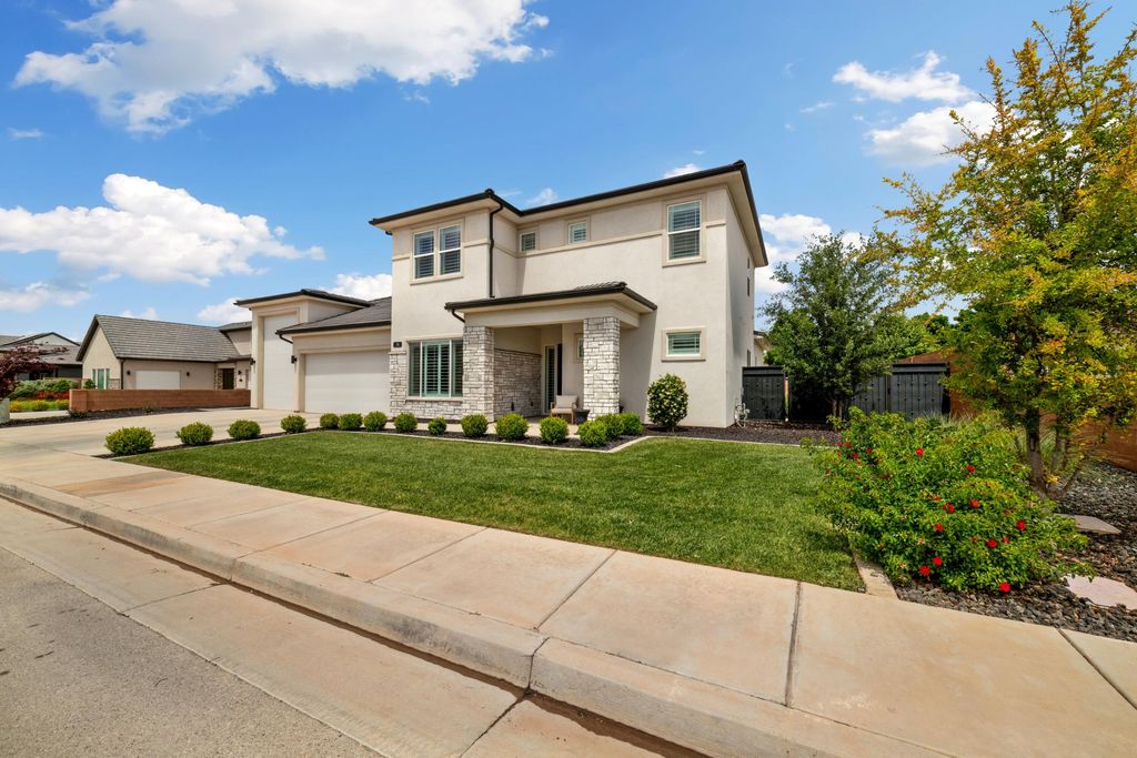 Photo of 74 W ELINOR LN, Washington, UT 84780 (MLS # 26-271718)