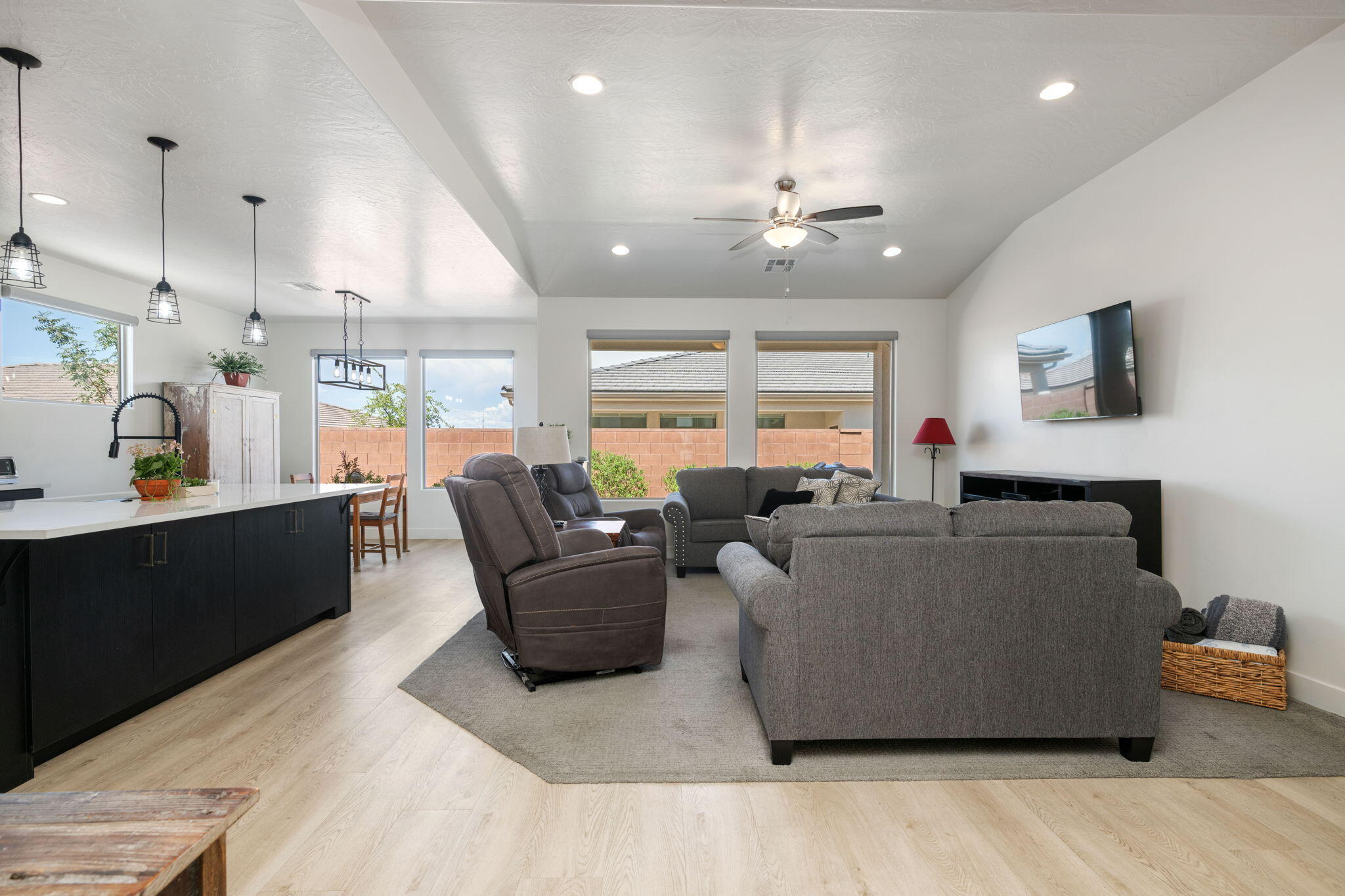 DESERT VISTA - Residential