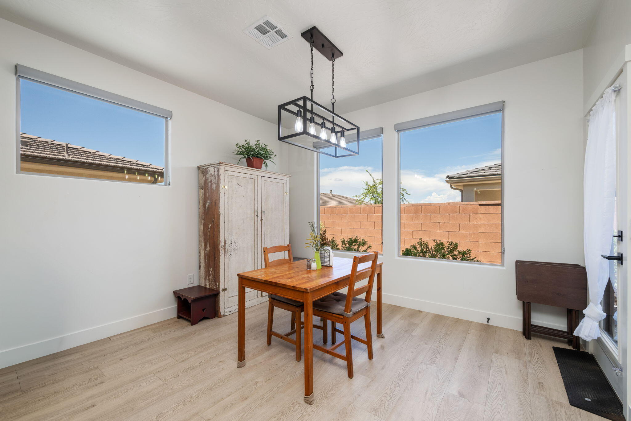 DESERT VISTA - Residential