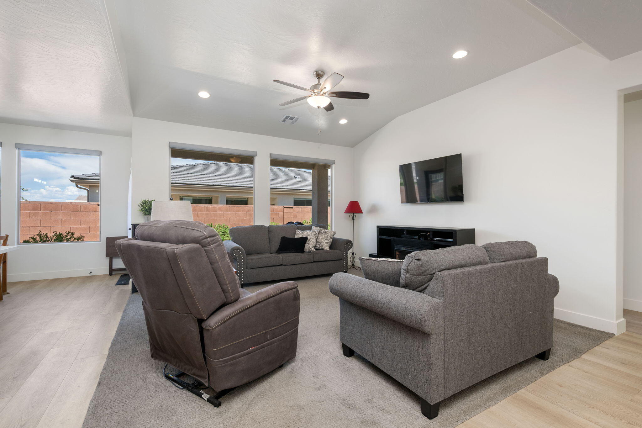 DESERT VISTA - Residential