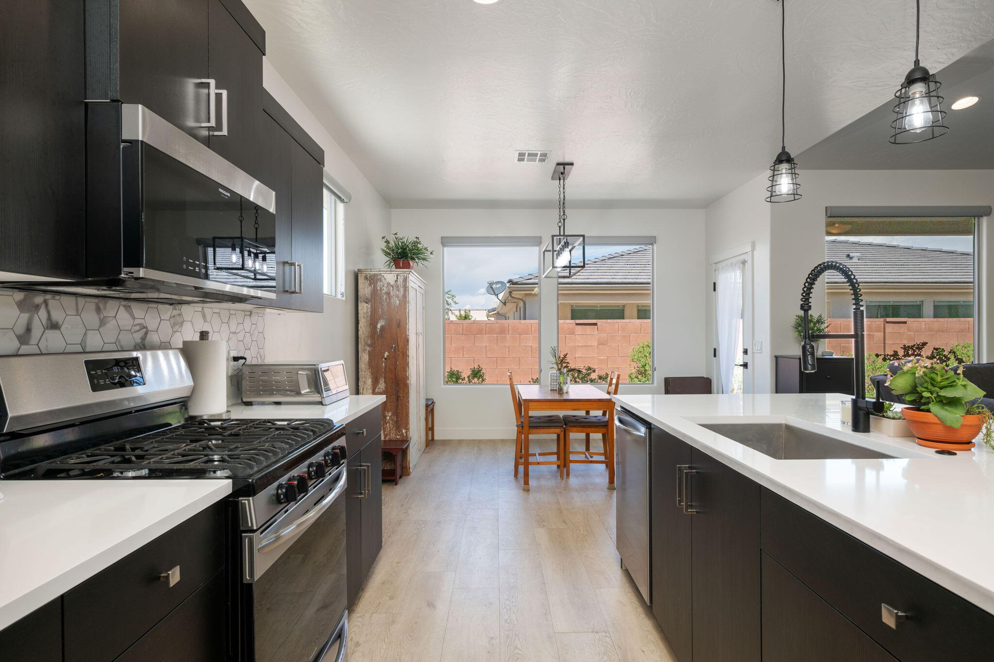 DESERT VISTA - Residential