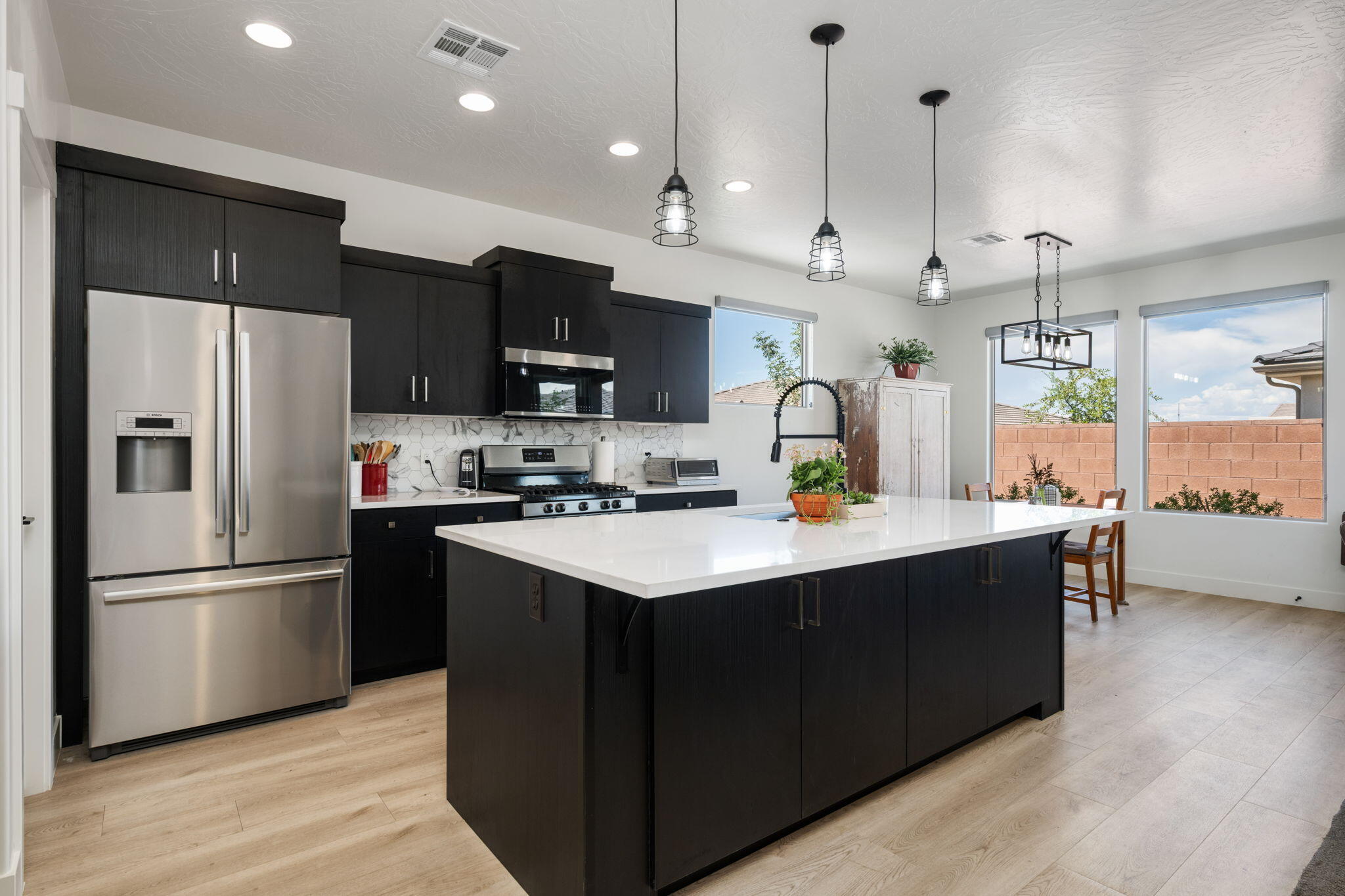 DESERT VISTA - Residential