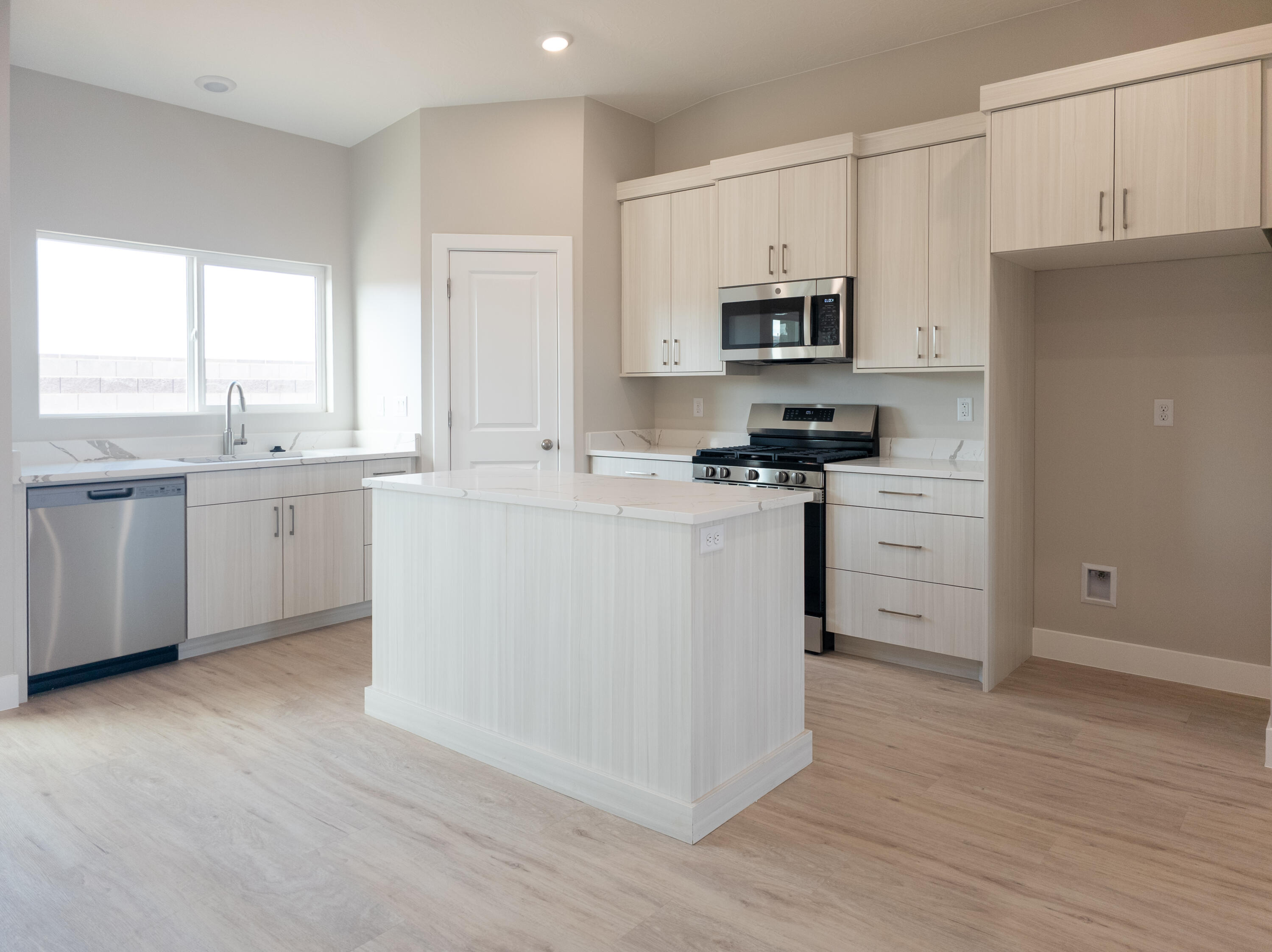 PEREGRINE POINTE WEST - Residential