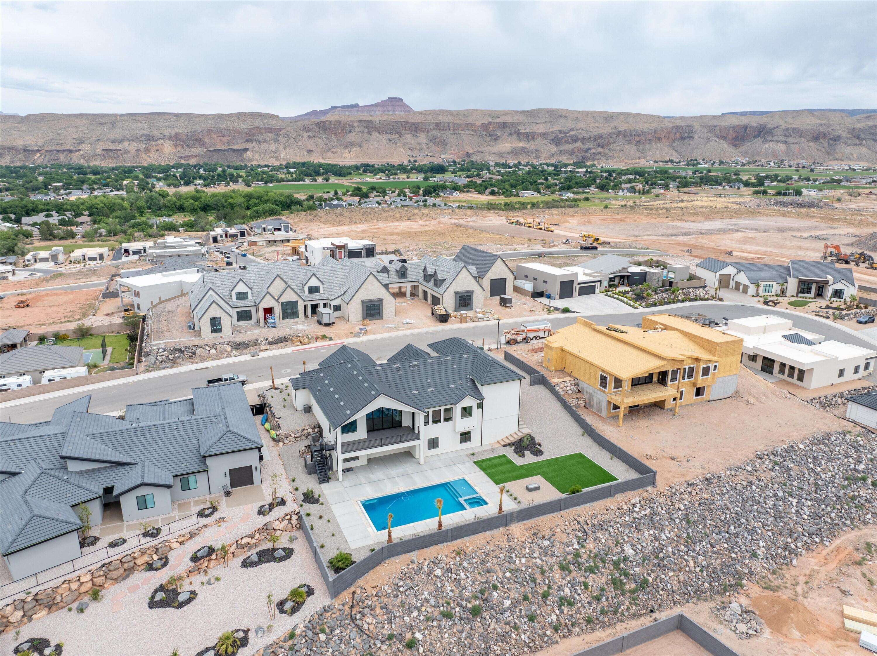 SCENIC POINTE - Residential
