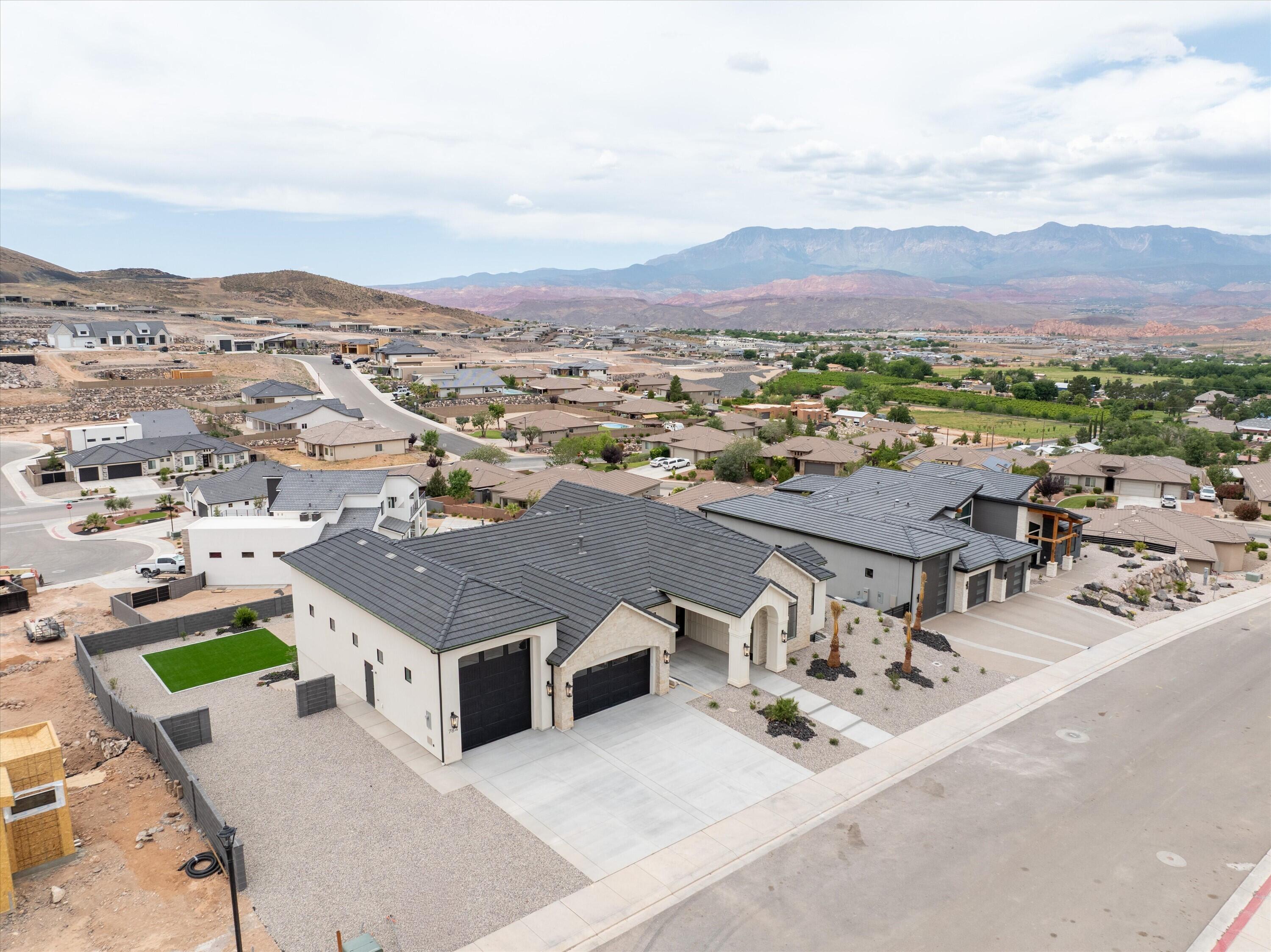 SCENIC POINTE - Residential