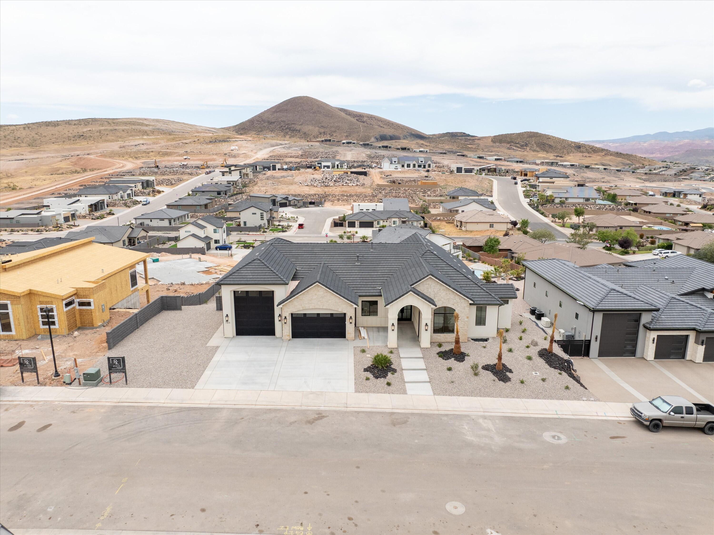 SCENIC POINTE - Residential