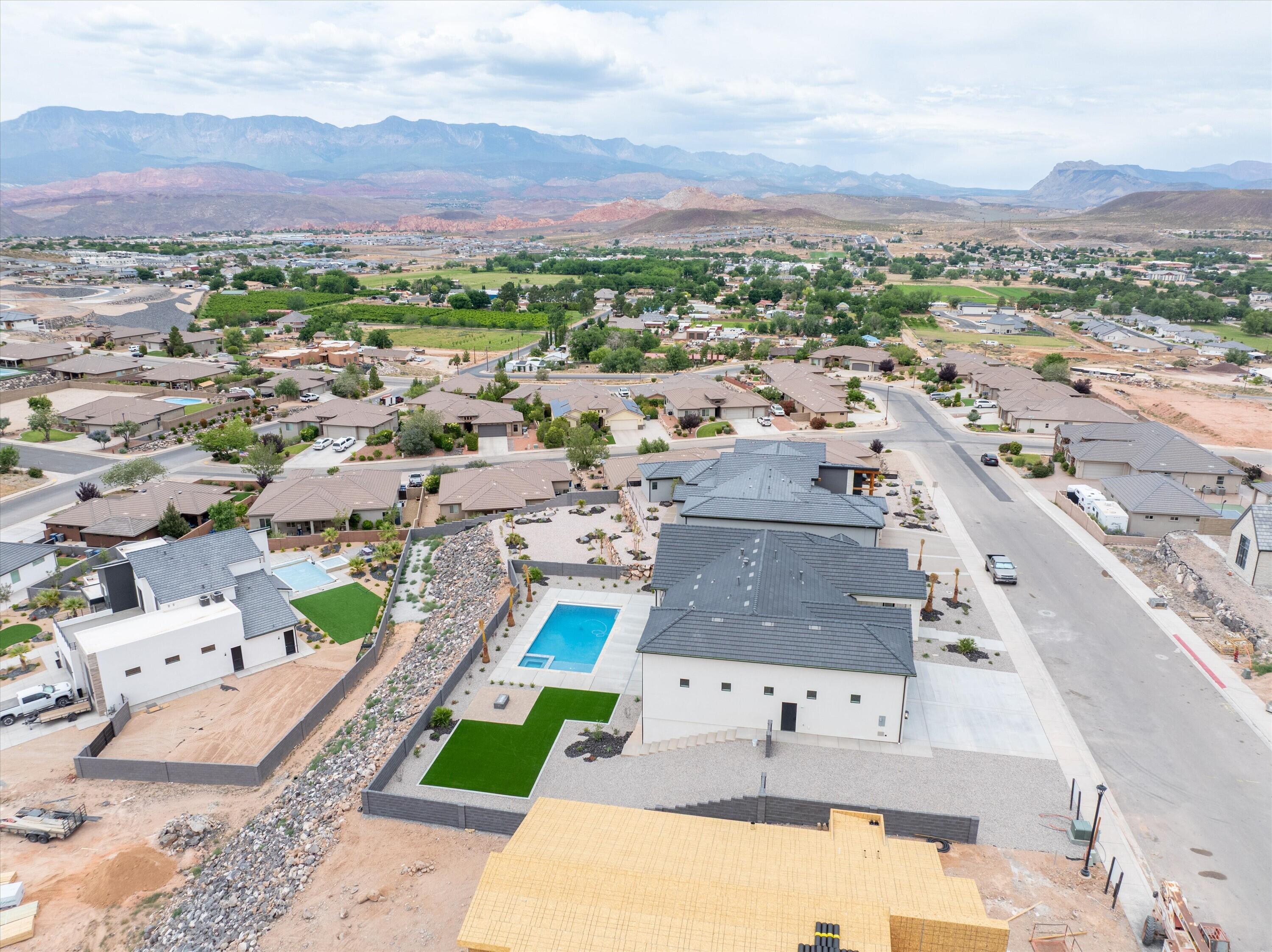 SCENIC POINTE - Residential