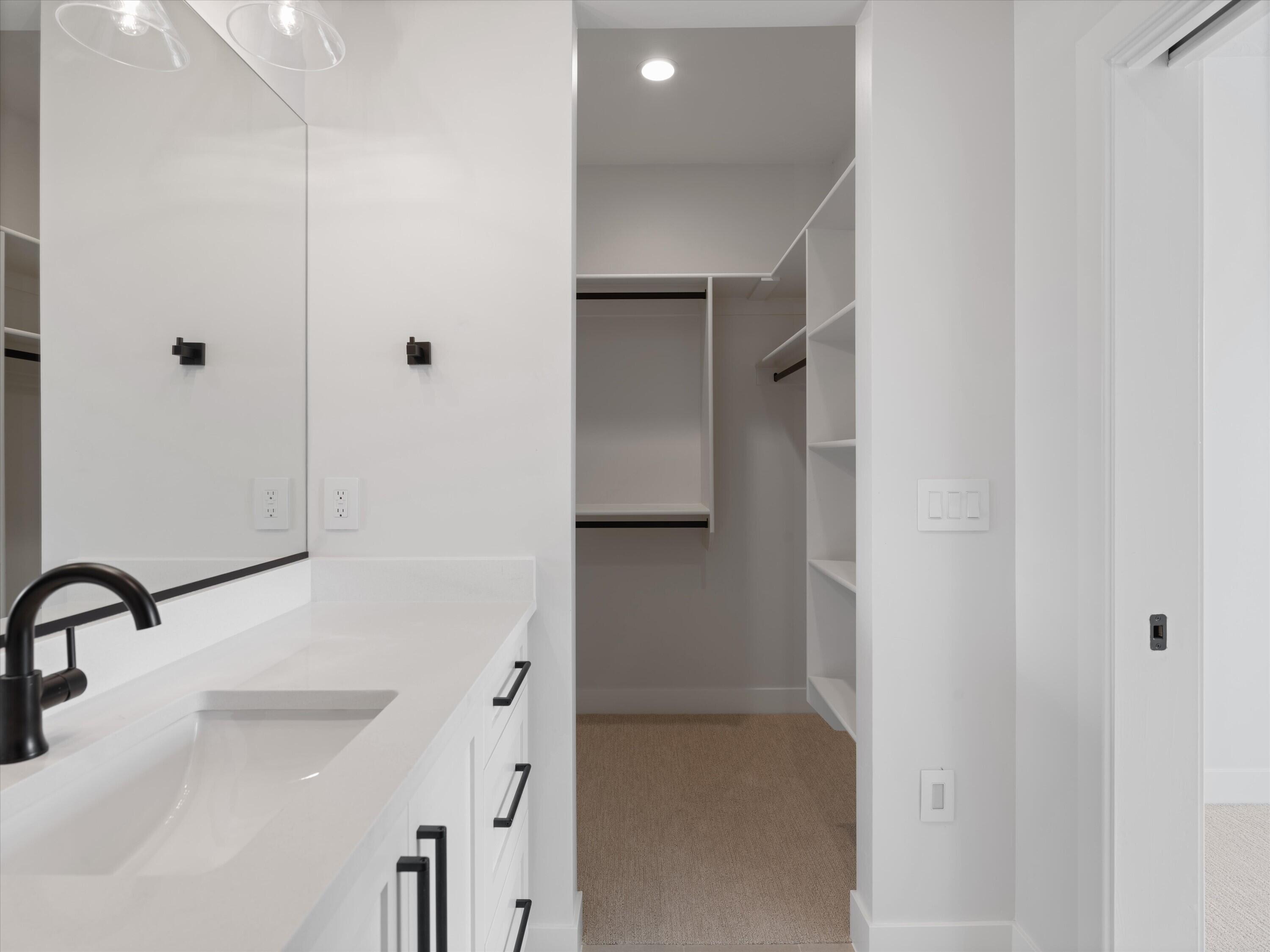 SCENIC POINTE - Residential