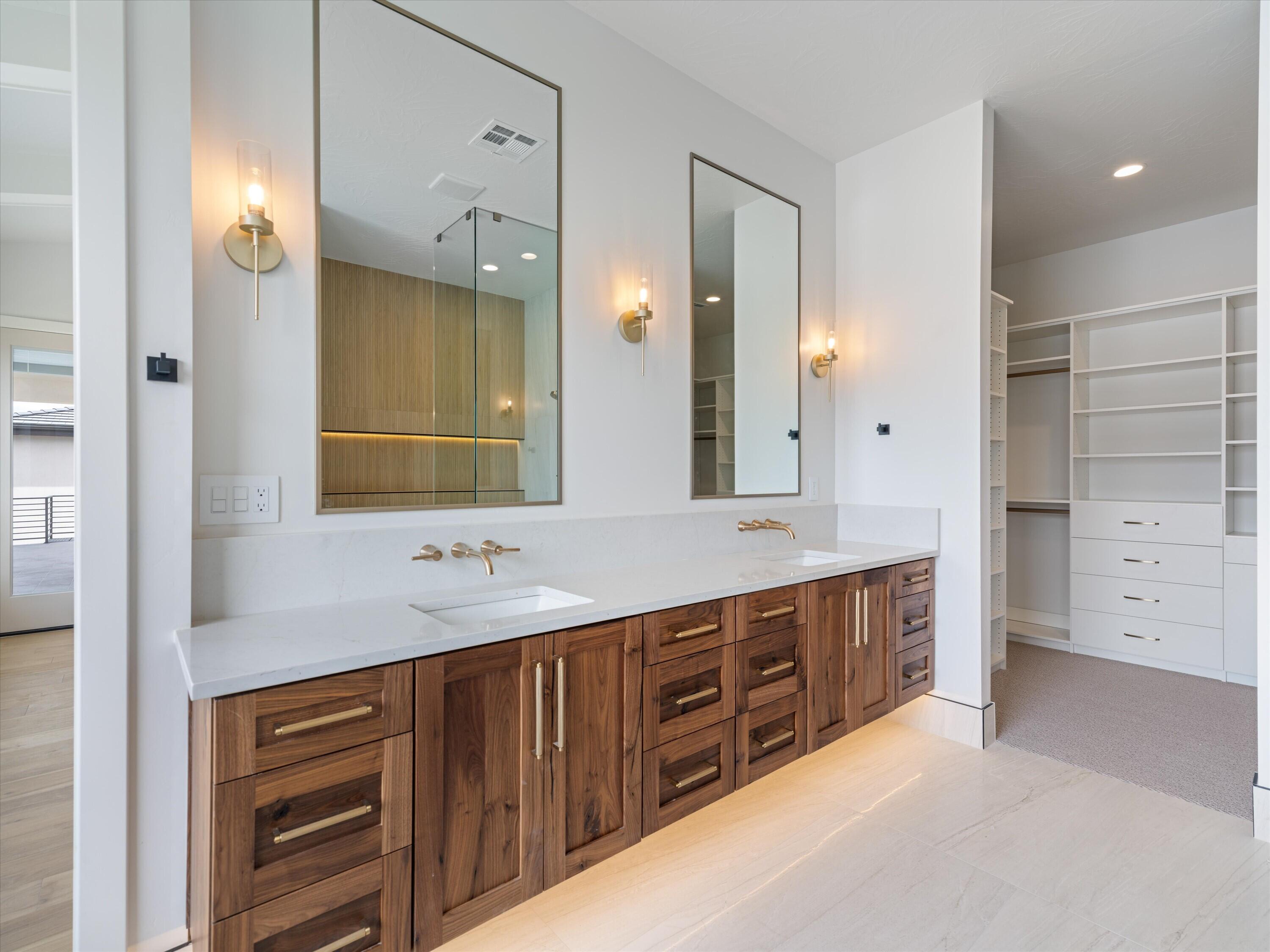 SCENIC POINTE - Residential
