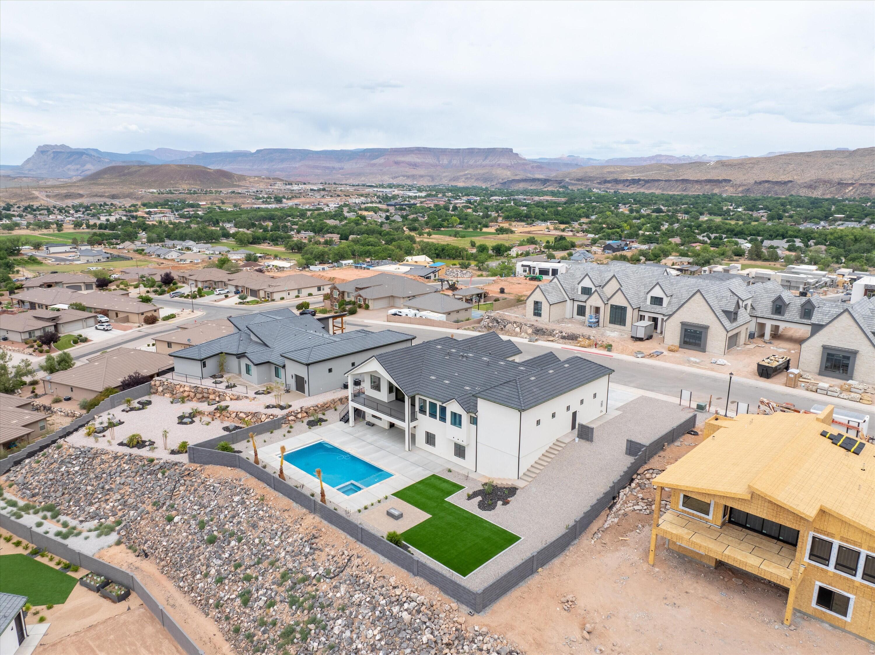 SCENIC POINTE - Residential