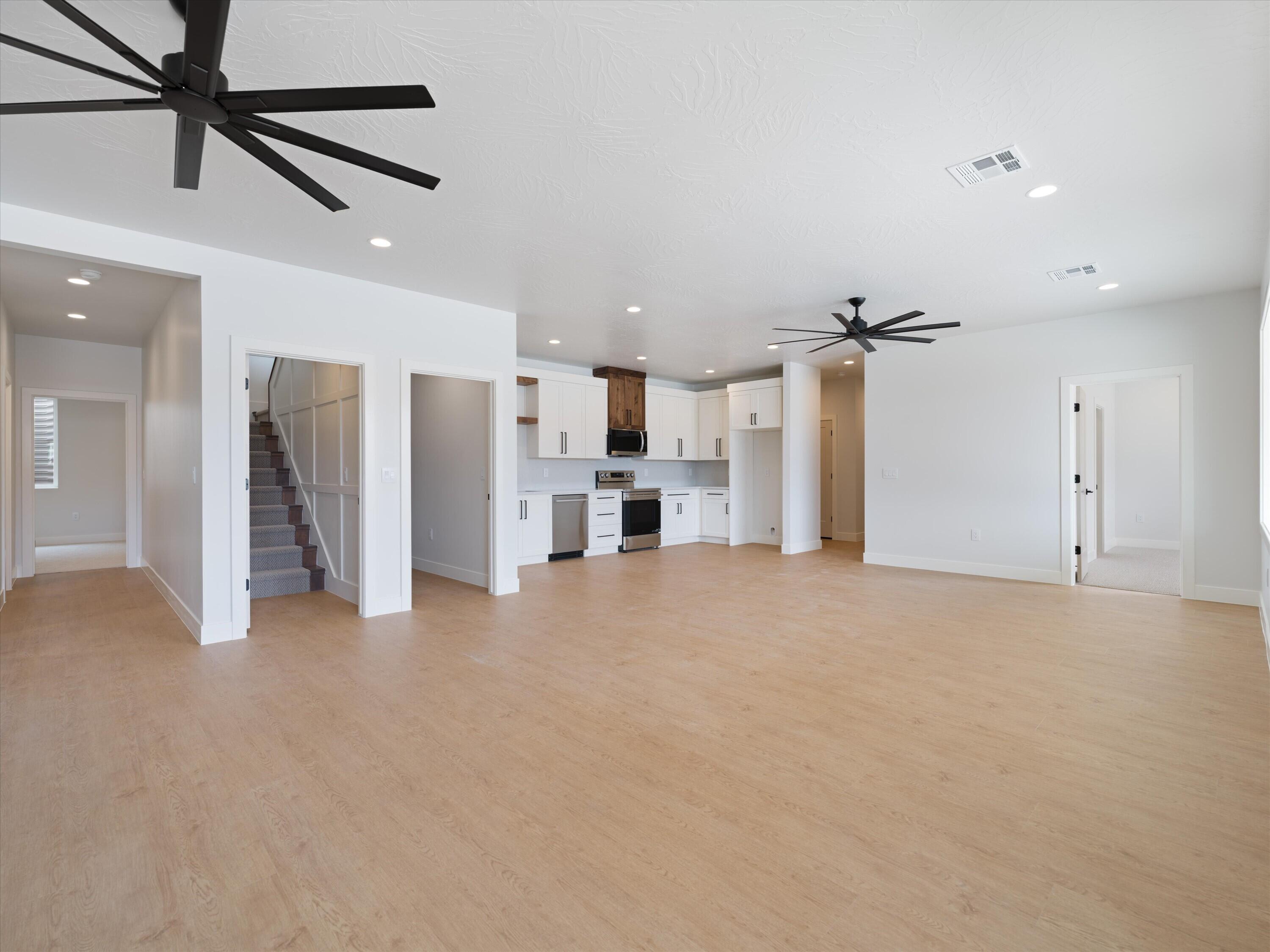 SCENIC POINTE - Residential