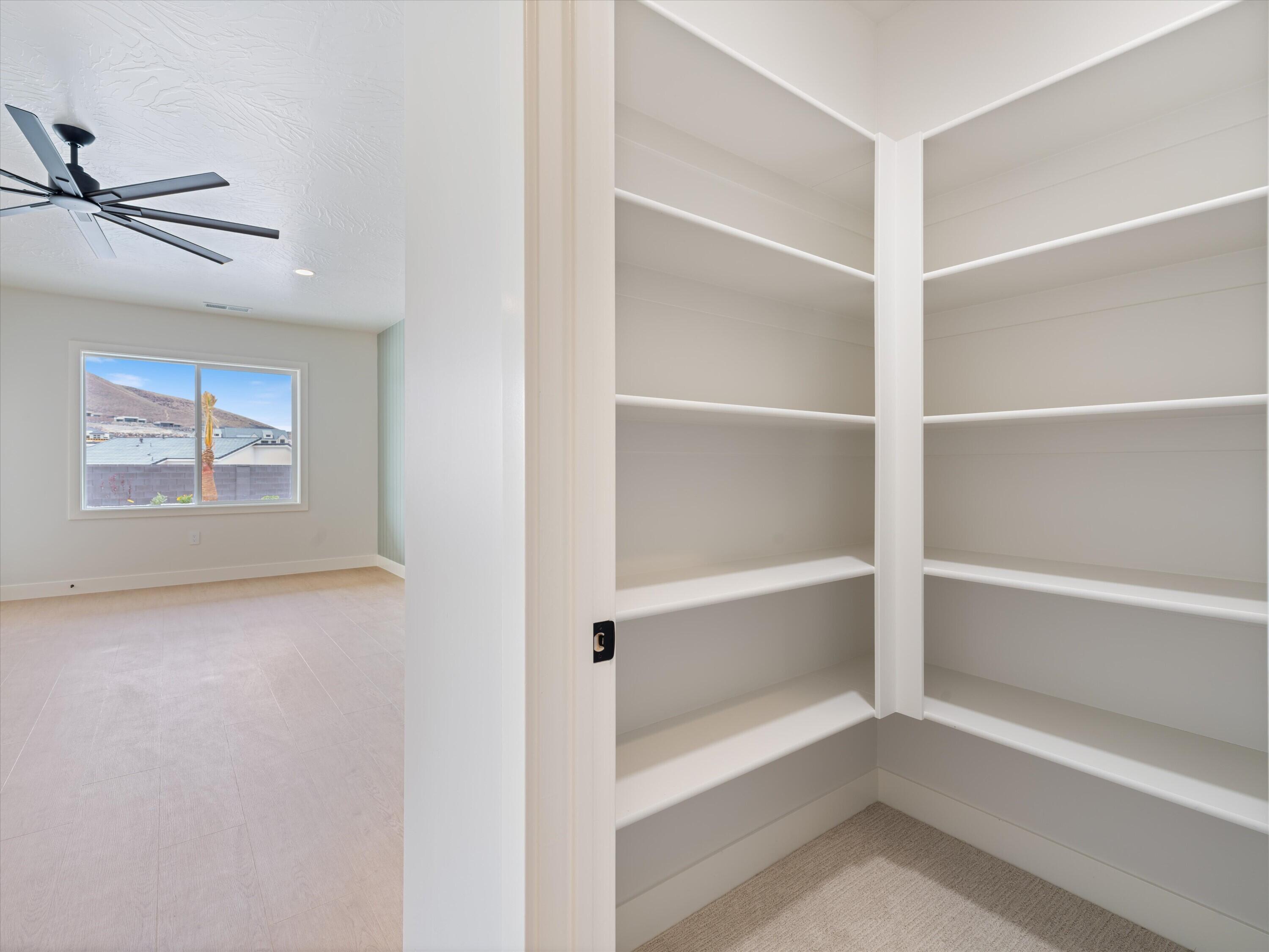 SCENIC POINTE - Residential