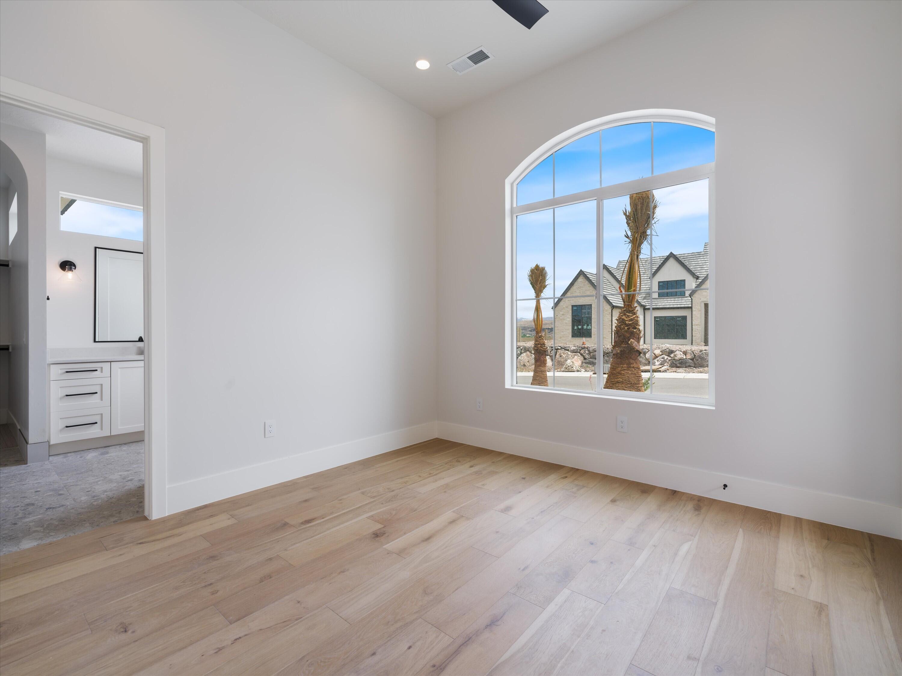 SCENIC POINTE - Residential