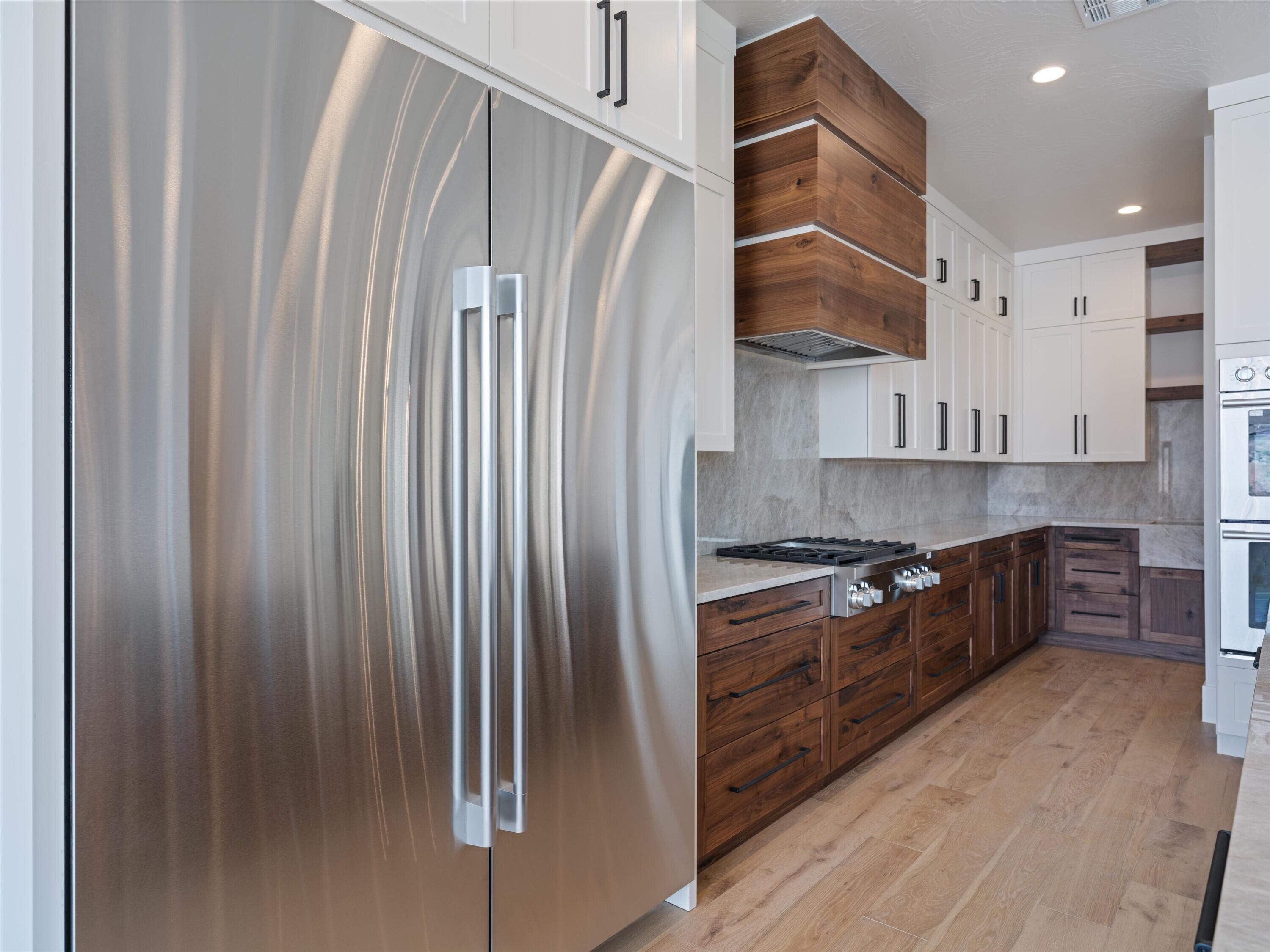 SCENIC POINTE - Residential