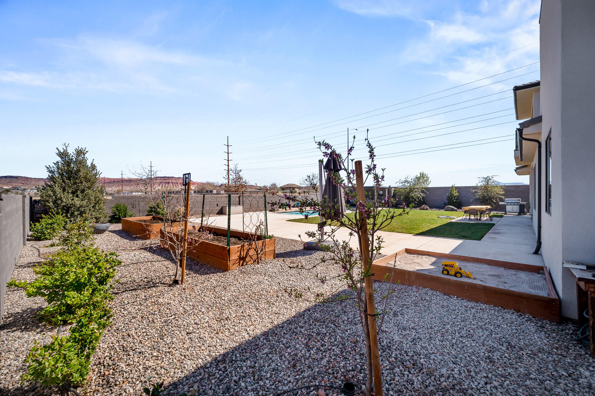 FRANKLIN FIELDS - Residential
