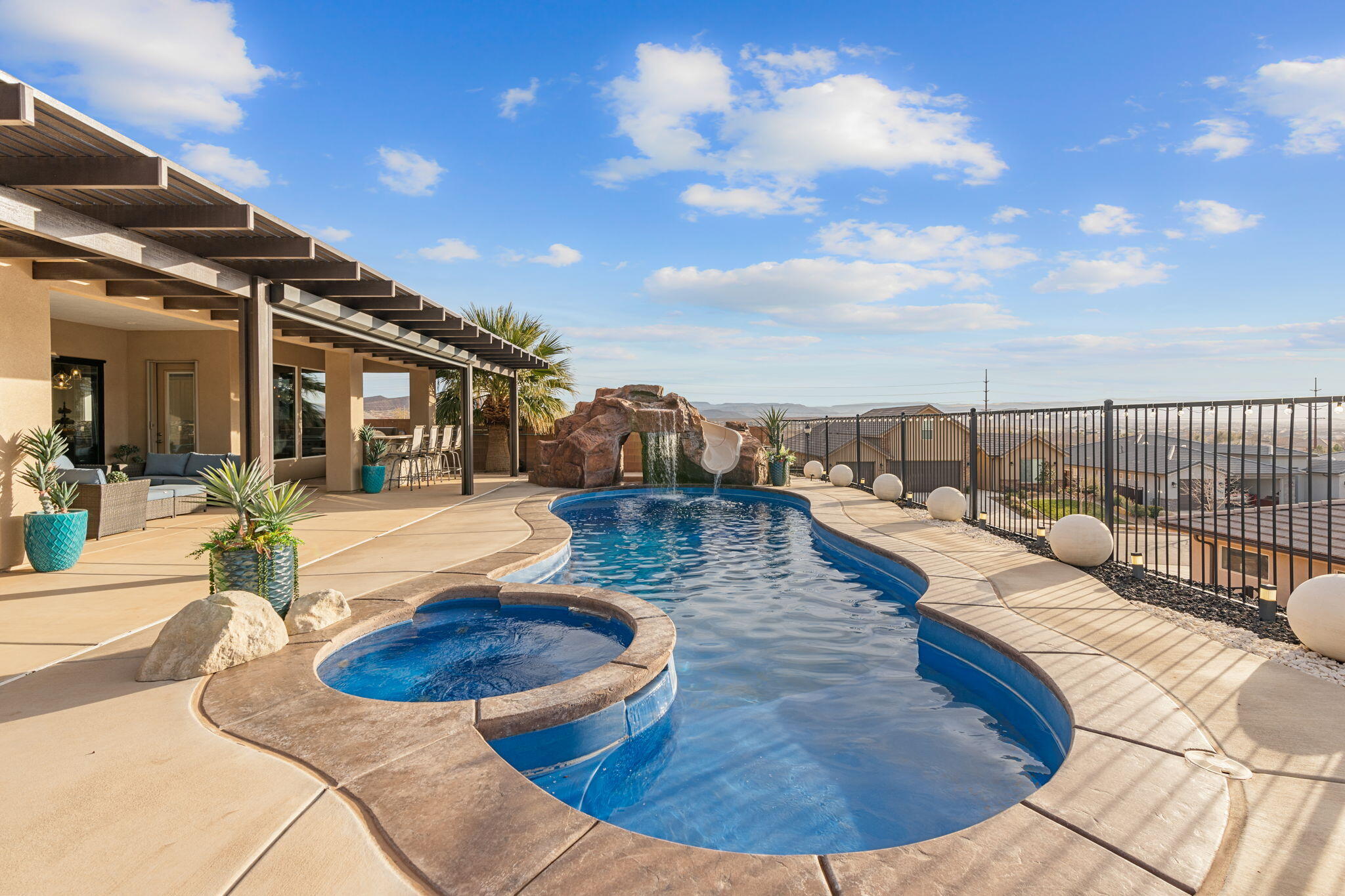 ROADRUNNER RIDGE - Residential