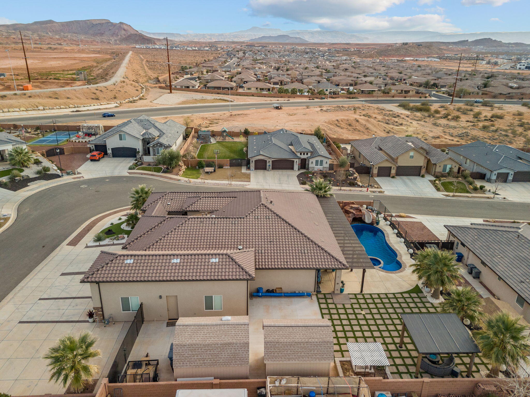 ROADRUNNER RIDGE - Residential