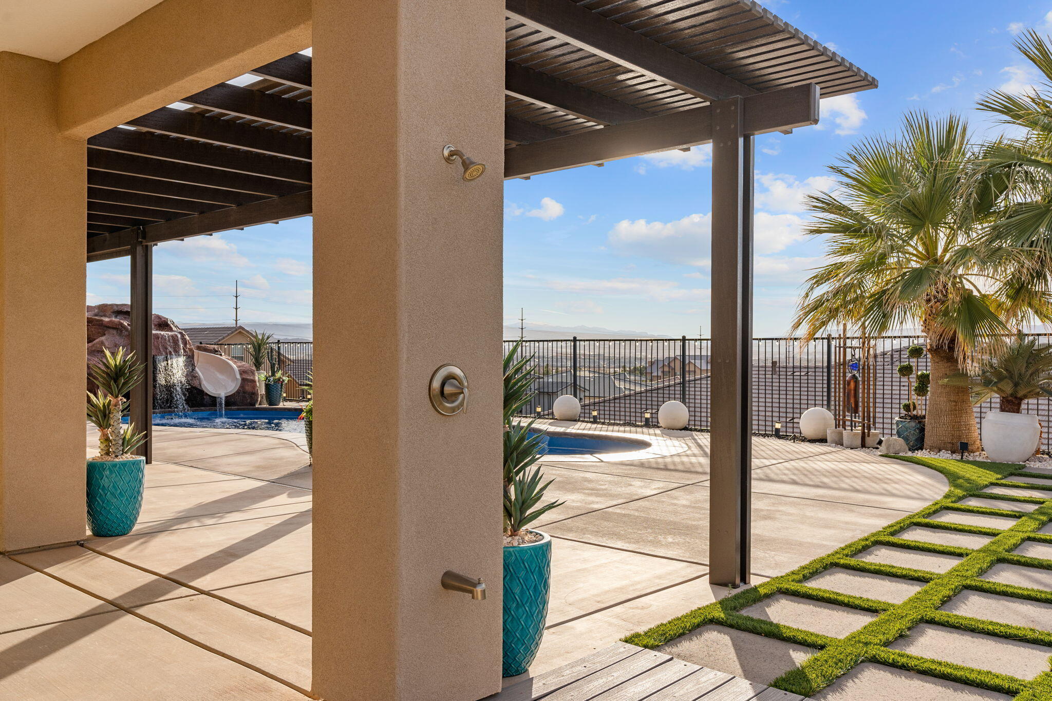 ROADRUNNER RIDGE - Residential