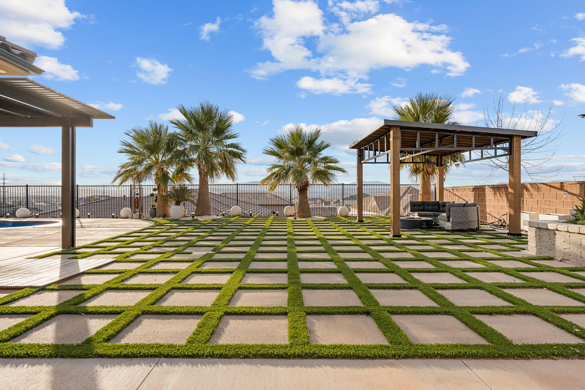 ROADRUNNER RIDGE - Residential