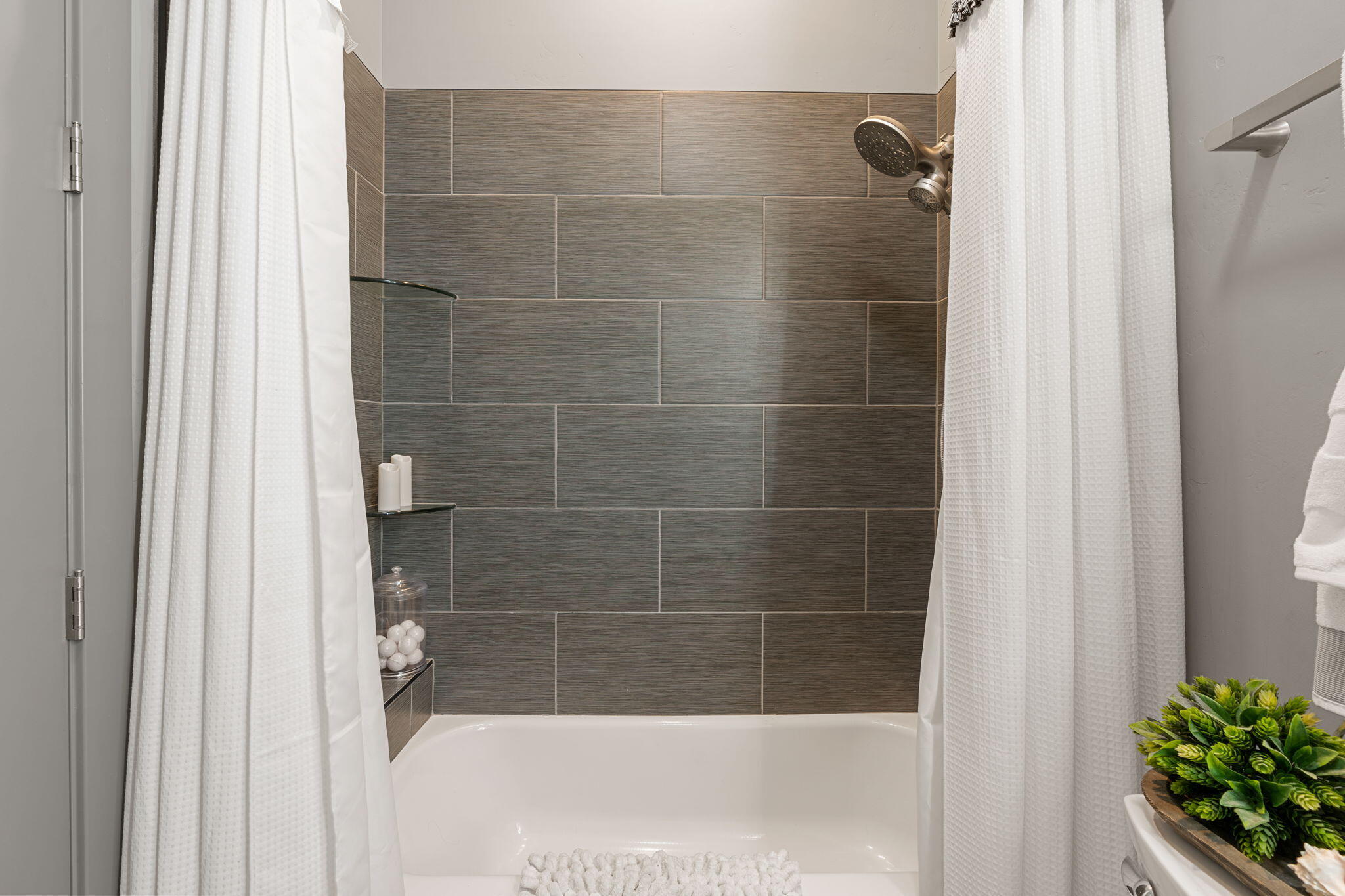 ROADRUNNER RIDGE - Residential