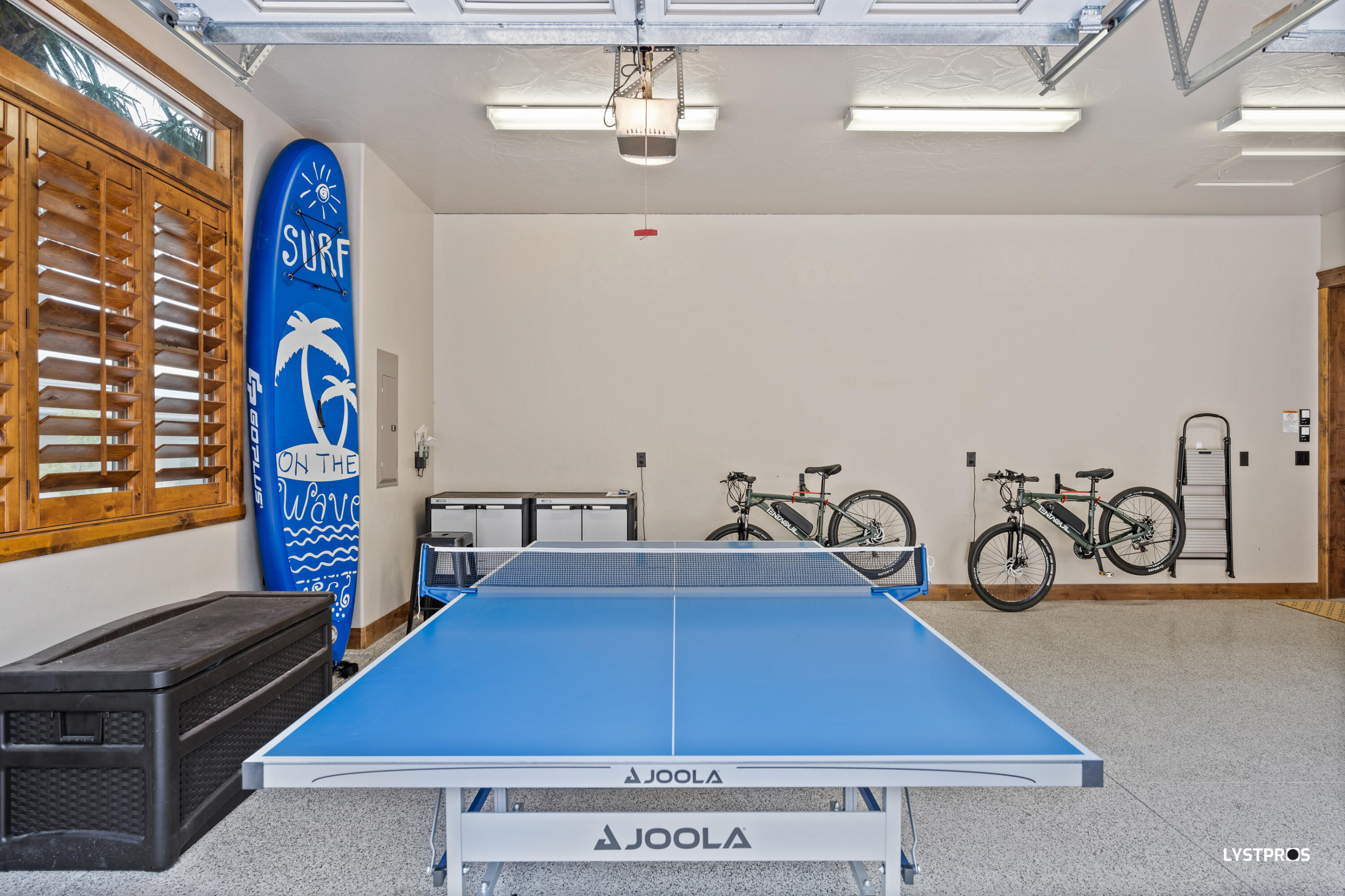 SHADOW MOUNTAIN TOWNHOMES - Residential